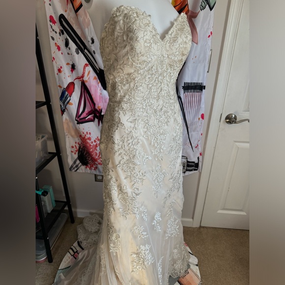 Maggie sottero embellished lace ivory wedding dress - Picture 5 of 11